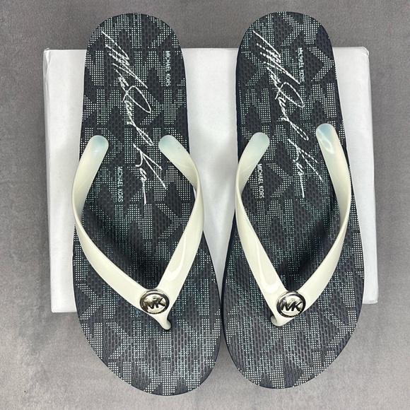 🔥🔥🔥Michael Kors Gray and White Sandals Size: 10M🔥🔥🔥 - Picture 1 of 6